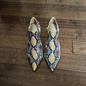Steve Madden snake skin pointed toe booties never been worn.